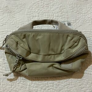 Lululemon All Day Essential Belt Bag. NWT